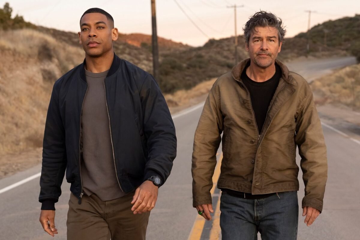 aaron-pierre-kyle-chandler-lanterns-080326-1993a1f23b604b8994be5788feb30134
